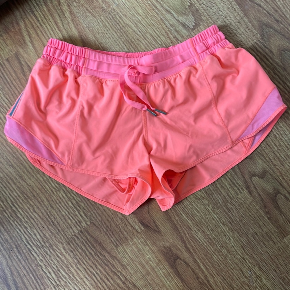 Lululemon Hotty Hot Short 2.5” Size 8